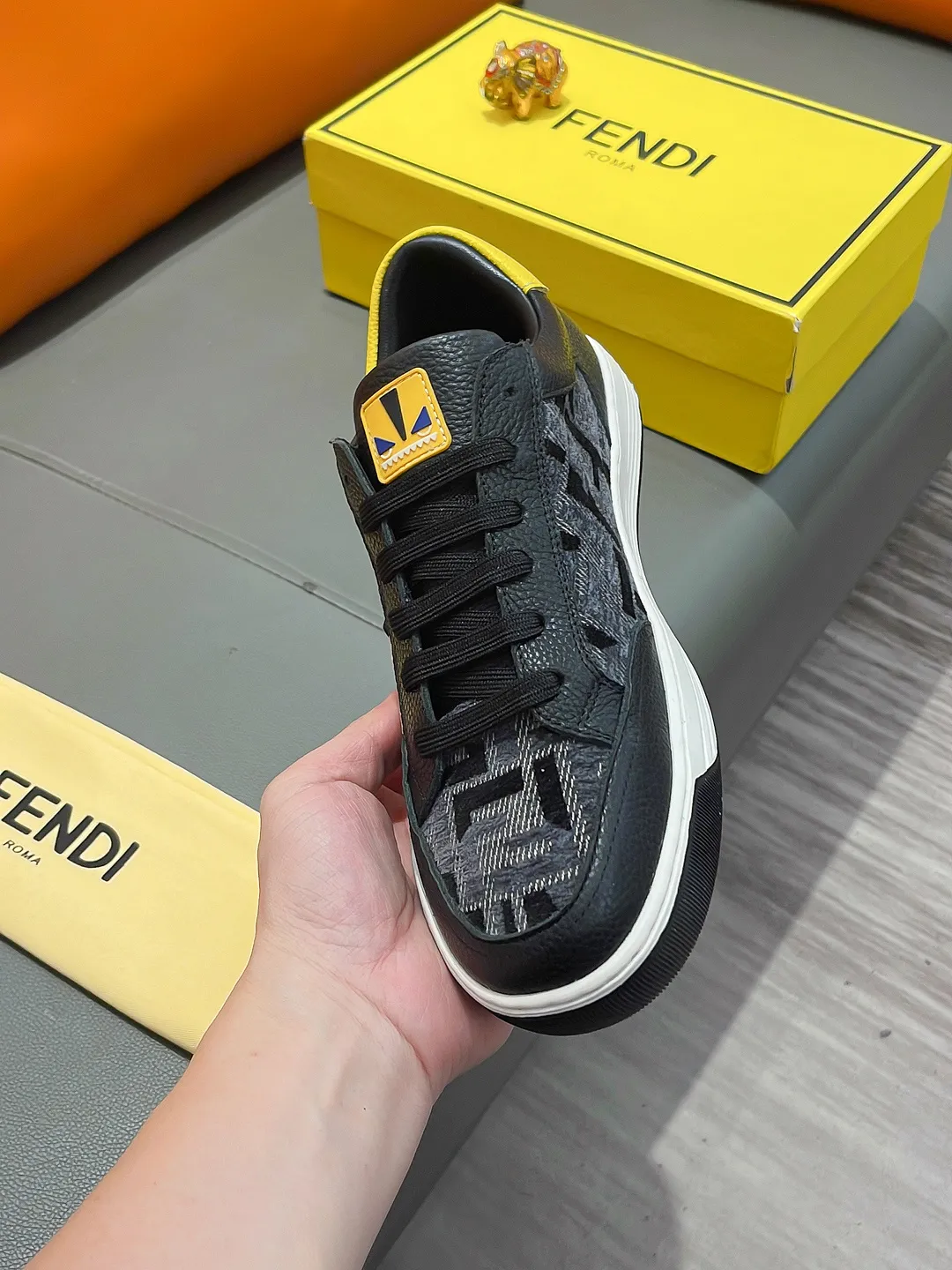 Men's shoes FENDI "Fendi" P400 Regular size: 38-44 (casual shoes) Product materials: Selected cowhide upper, soft sheepskin lining; original outsole.